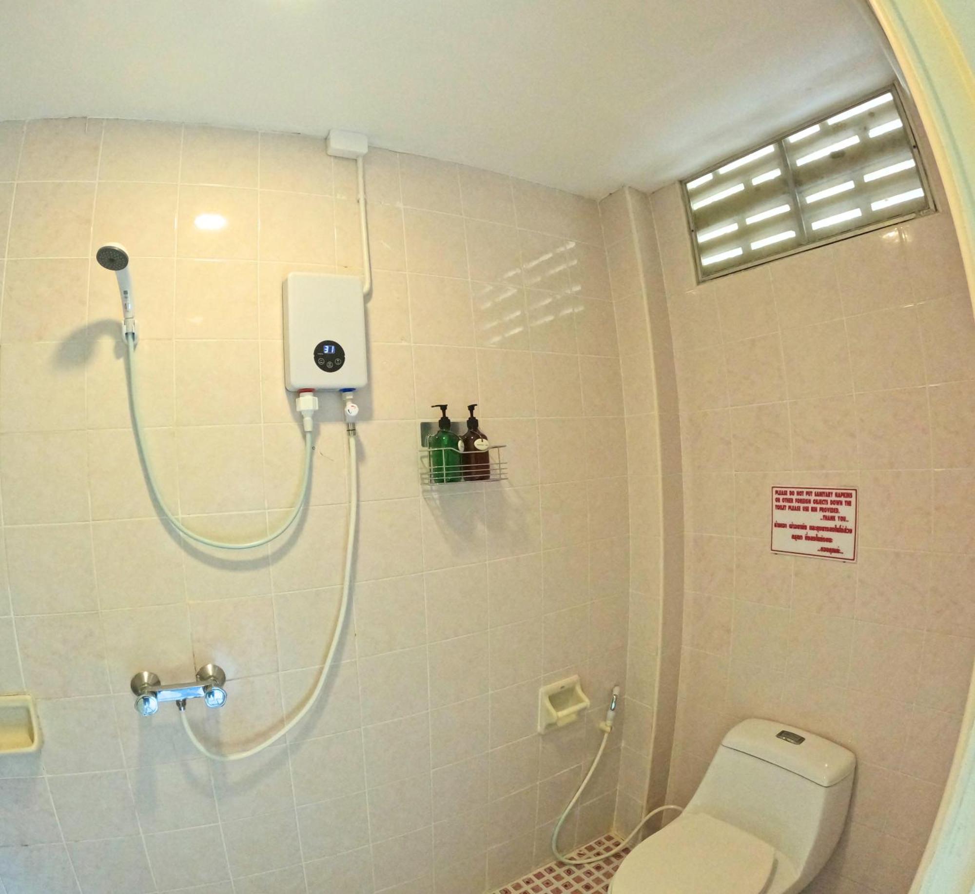 Kpop Hostel Karon المظهر الخارجي الصورة
